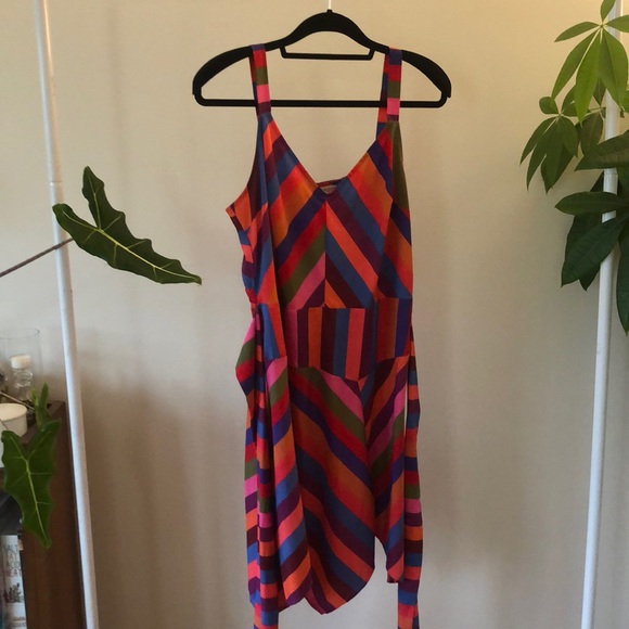 3/$20 Lovely bright geometric tie dress - Picture 2 of 5